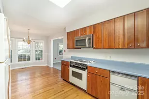 410 Hidden Woods Ln, Hendersonville, NC 28791 - Photo 5