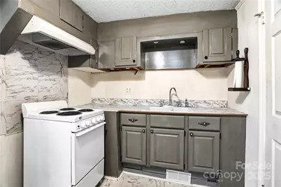 116 E Boston Avenue, Bessemer City, NC 28016 - Photo 7