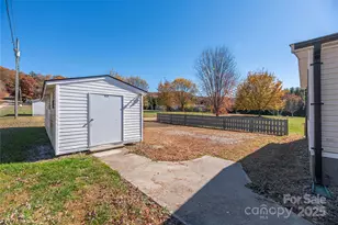 31 Little Hungry Rd, Hendersonville, NC 28792 - Photo 25