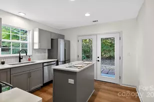 5921 Cougar Ln, Charlotte, NC 28269 - Photo 9