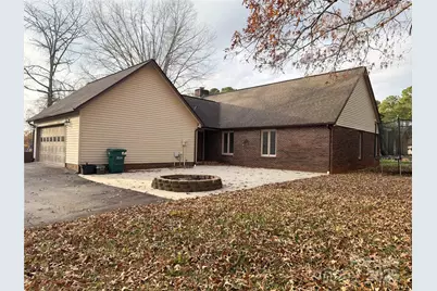 1704 Knightbridge Drive, Newton, NC 28658 - Photo 3