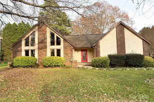 1704 Knightbridge Dr, Newton, NC 28658 - Photo 1