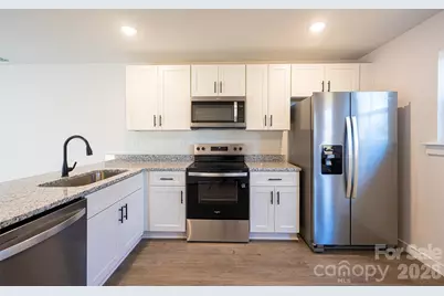 21 8th Avenue Drive SE #5, Hickory, NC 28602 - Photo 3