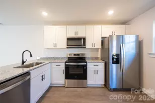 21 8th Ave Dr SE, Hickory, NC 28602 - Photo 3