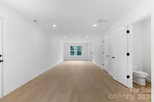 21 8th Ave Dr SE, Hickory, NC 28602 - Photo 9