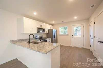 21 8th Avenue Drive SE #5, Hickory, NC 28602 - Photo 5