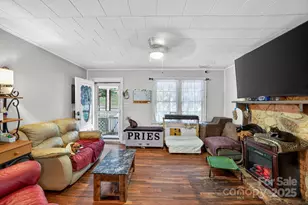 611 W Main Street Ext, Lincolnton, NC 28092 - Photo 9