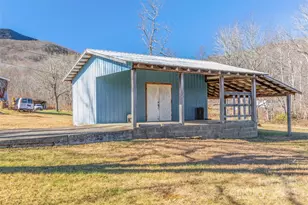 1879 White Oak Rd, Burnsville, NC 28714 - Photo 5