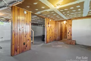 1879 White Oak Rd, Burnsville, NC 28714 - Photo 25