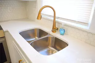 1336 Bethel Rd, Charlotte, NC 28208 - Photo 9