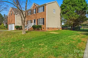 11023 Sycamore Club Dr, Charlotte, NC 28227 - Photo 3