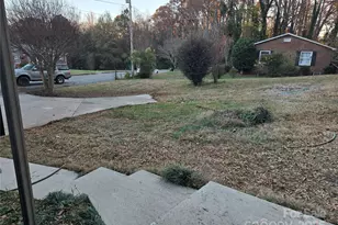 221 E Herman St, Newton, NC 28658 - Photo 11