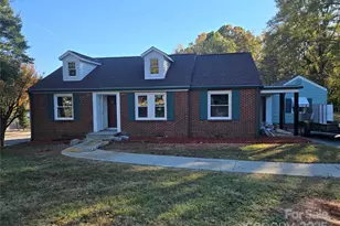 221 E Herman St, Newton, NC 28658 - Photo 1