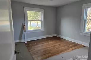 221 E Herman St, Newton, NC 28658 - Photo 13