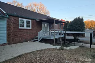 221 E Herman St, Newton, NC 28658 - Photo 5