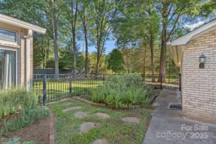 1622 Piccadilly Dr, Charlotte, NC 28211 - Photo 37