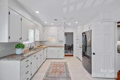 1622 Piccadilly Drive, Charlotte, NC 28211 - Photo 11