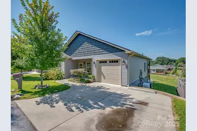 43 Middle Street, Hendersonville, NC 28792 - Photo 3