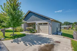 43 Middle St, Hendersonville, NC 28792 - Photo 3