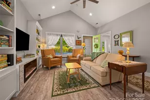 43 Middle St, Hendersonville, NC 28792 - Photo 9