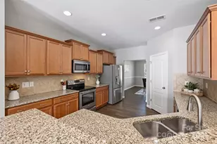 8026 Kelburn Ln, Charlotte, NC 28273 - Photo 9