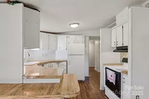 201 Cranbrook Cir, Hendersonville, NC 28792 - Photo 15