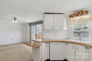 201 Cranbrook Cir, Hendersonville, NC 28792 - Photo 17