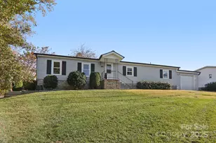 201 Cranbrook Cir, Hendersonville, NC 28792 - Photo 5