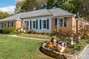 14200 Springwater Dr, Matthews, NC 28105 - Photo 3