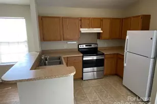 9617 Rau Ct, Charlotte, NC 28215 - Photo 5