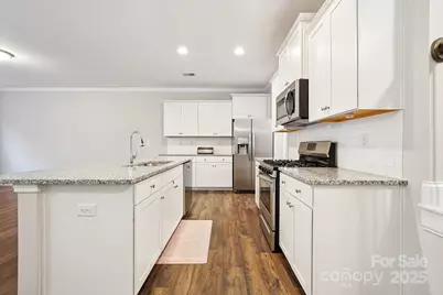 5020 Harris Woods Boulevard, Charlotte, NC 28269 - Photo 5