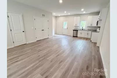 112 N Gould Avenue, Bessemer City, NC 28016 - Photo 7