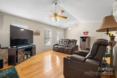 815 Catawba Valley Boulevard SE, Hickory, NC 28602 - Photo 5