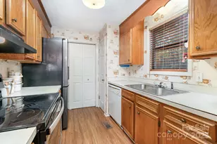 8031 Gera Emma Dr, Charlotte, NC 28215 - Photo 15