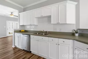 8128 Sapwood Ct, Matthews, NC 28104 - Photo 11