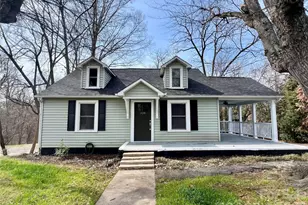 328 11th St SW, Hickory, NC 28602 - Photo 1