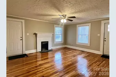 328 11th Street SW, Hickory, NC 28602 - Photo 1