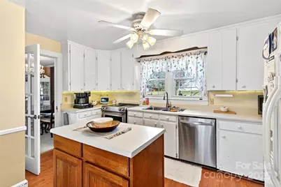 43 Hemlock Avenue, Spruce Pine, NC 28777 - Photo 3