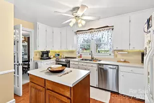 43 Hemlock Ave, Spruce Pine, NC 28777 - Photo 3