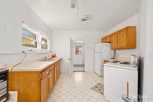 321 Lyle Ln, Green Mountain, NC 28740 - Photo 27