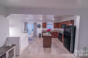 2715 Sydney Overlook Ln, Charlotte, NC 28269 - Photo 5