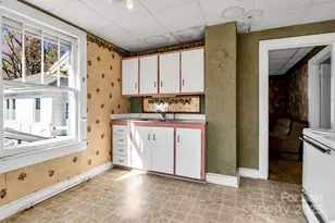 302 S Whitted St, Hendersonville, NC 28739 - Photo 29