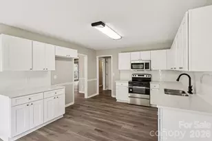 5618 All Saints Ln, Charlotte, NC 28226 - Photo 17