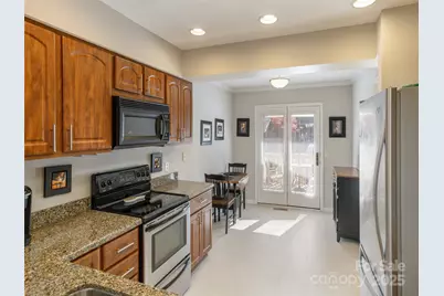 303 N Scarlet Oak Lane, Hendersonville, NC 28791 - Photo 15