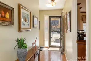 303 N Scarlet Oak Ln, Hendersonville, NC 28791 - Photo 3