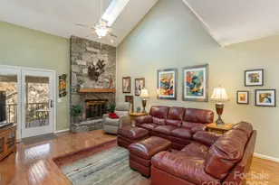 303 N Scarlet Oak Ln, Hendersonville, NC 28791 - Photo 5