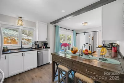 2581 Double Island Road, Green Mountain, NC 28740 - Photo 9