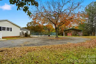 1404 Old Mill Rd, Lincolnton, NC 28092 - Photo 3