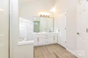 6001 Elm Cove Ln, Charlotte, NC 28269 - Photo 11