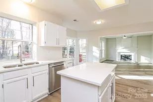 6001 Elm Cove Ln, Charlotte, NC 28269 - Photo 7